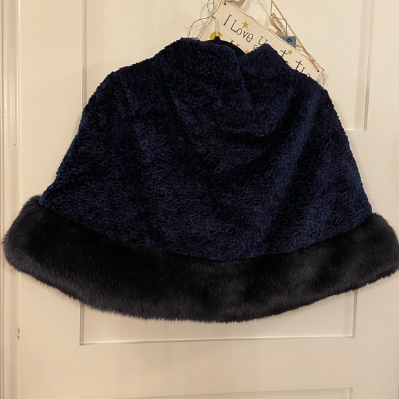 Beautiful evening shoulder cover - Picture 2 of 4